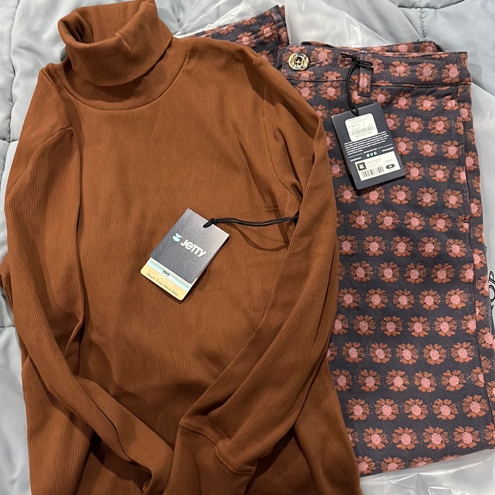 Jetty Shoreline Pants & Ridley Turtle Neck